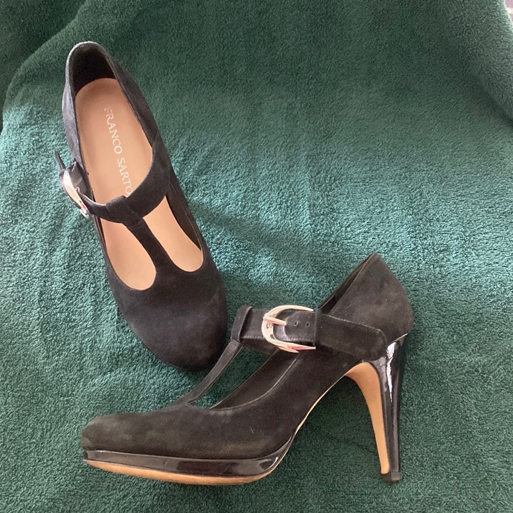 Franco Sarto size 8 black suede and patent leather pumps round toe silver buckle
